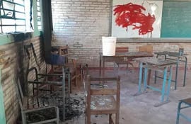 Una de las salas de la escuela y colegio San Agustín del barrio Cerrito de la ciudad de San Antonio atacada y quemada por adictos.