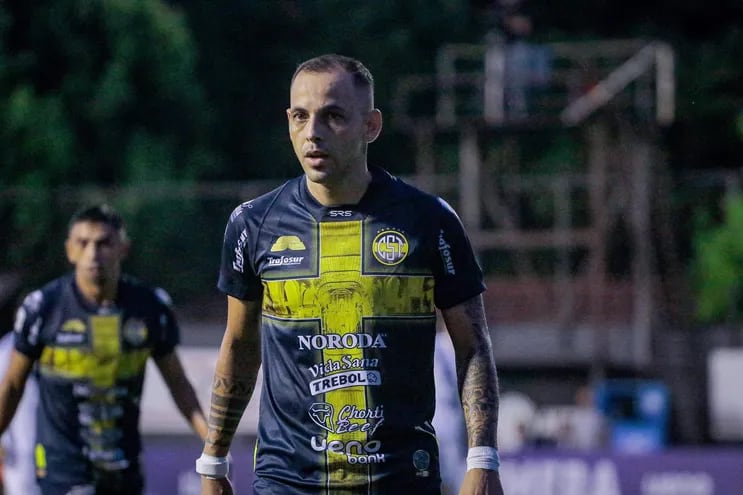 Luis Eladio de la Cruz (33 años), lateral del Sportivo Trinidense.