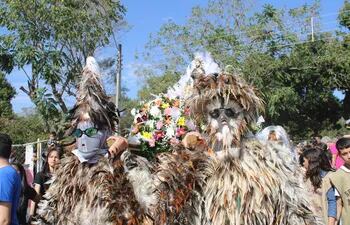Con misa, procesión y trajes de plumas honraron a San Francisco Solano