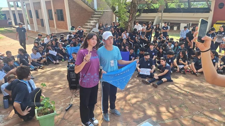 Estudiantes secundarios de Encarnación protestan contra proyecto de ley Hambre Cero
