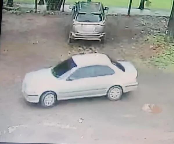 Captura de video del momento en que el vehículo en que circulaban los tortoleros huía del lugar.