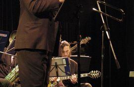 Remigio Pereira durante un concierto en el Festival Internacional de Jazz del CCPA, en el año 2006.