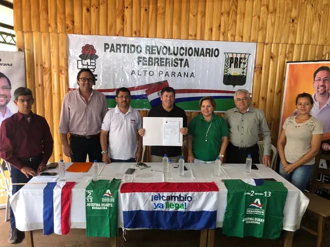 Los referentes del Partido Febrerista entregaron el manifiesto de apoyo al candidato a gobernador de Alto Paraná Daniel Mujica.