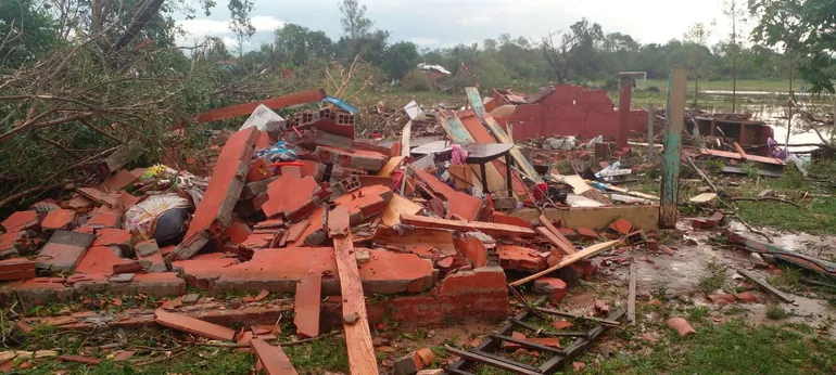 Temporal causó destrozos en Santaní. Al menos un niña falleció, según reportan.