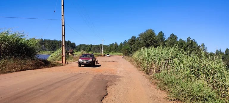 La reparación de un tramo de 200 metros de la ruta Graneros del Sur Paraguay-Japón está inconclusa desde el año 2017.