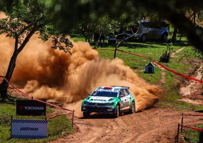 Augusto Bestard en el Rally de Alto Paraná, que en este 2022 arrancó en el Este y terminó en el Departamento de Cordillera.