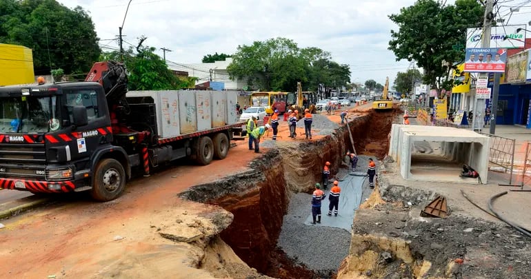 El fallido metrobús sigue causando perjuicios al Estado paraguayo.