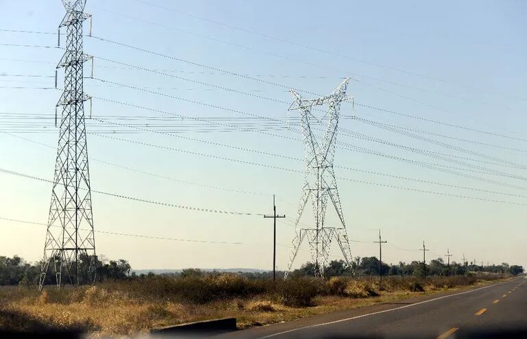 Brasil subastará concesiones para cinco líneas de transmisión y subestaciones.