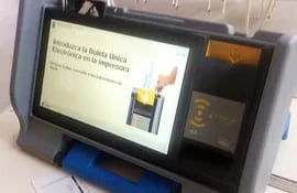 urna-digital-usada-en-argentina-tras-la-votacion-la-maquina-imprime-un-comprobante-a-ser-depositado--231806000000-1587908.jpg