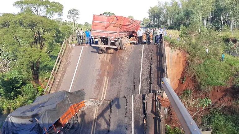 La caída del puente de la ruta a Tacuatí causó la muerte de tres compatriotas.
