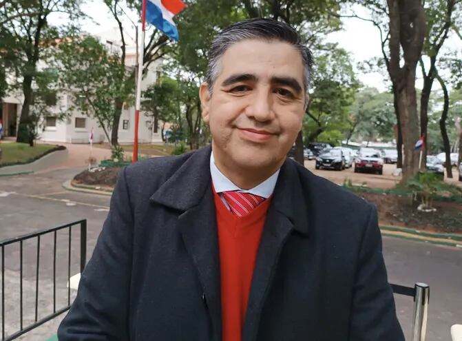 Gerardo Soria Dávalos fue sumariado en la Itaipú y ahora fue demandado. Antes fue despedido de la ANR por criticar a Horacio Cartes.