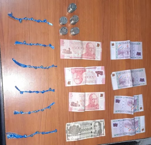 Policía Nacional detiene a Marías Medina argentino sospechoso de microtráfico de crack que tenía en su poder 30 moñitos y billetes de baja denominación.