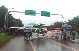 Esta imagen corresponde a la movilización realizada hace una semana en la zona de Guayaybí sobre la ruta PY08