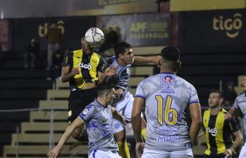 Guaraní venció 1-0 a Cristóbal Colón en Dos Bocas.