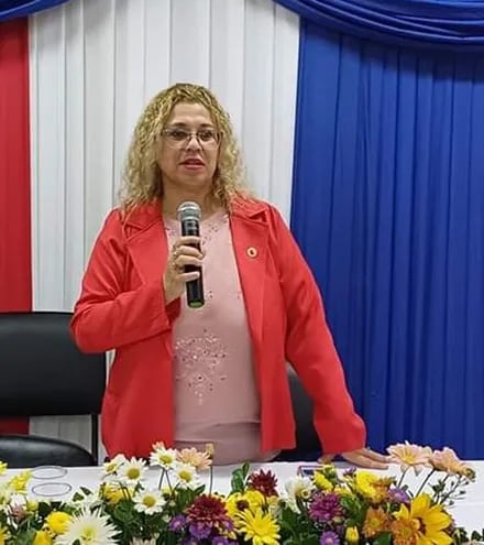 La nueva directora de la Región Sanitaria de Paraguarí, Dra. Auria Celeste Villalba Salinas, quien asumió esta mañana.