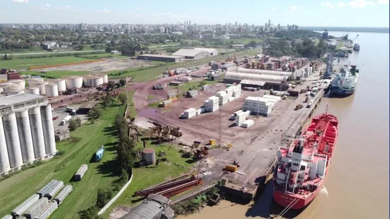 Fotografía aérea  de Rosario, donde sigue hoy  el encuentro argentino de transporte fluvial.