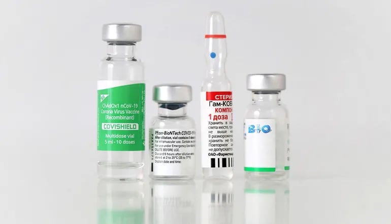 Las vacunas de Oxford-AstraZeneca (Covishield producida en India), Pfizer&BioNTech, Sputnik V y Sinopharm que están siendo aplicadas en distintos países.