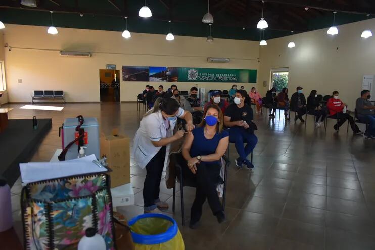 Jornada de inmunizaciones contra el Covid-19, en Ayolas