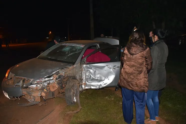 Estado en que quedó el automóvil involucrado en el accidente en Abaí.