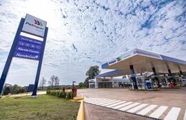 El Gobierno pretende bajar los precios de combustibles de Petropar creando un fondo transitorio para amortiguar las reducciones de sus precios, durante tres meses.