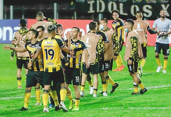 Celebración de los jugadores de Táchira tras la remontada frente a Inter.