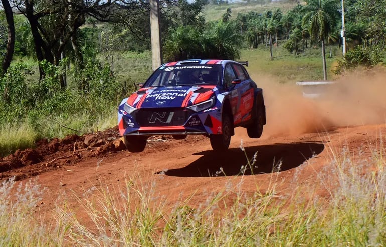 Fau Zaldívar, ganador del Rally del Guairá, escaló de la tercera posición a liderar el campeonato en la general y la RC2A.