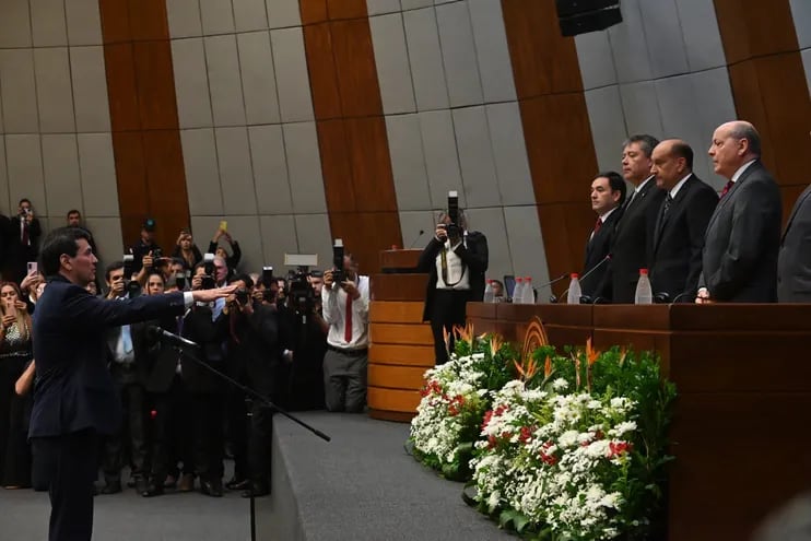 Gustavo Santander juró como nuevo ministro de Justicia.