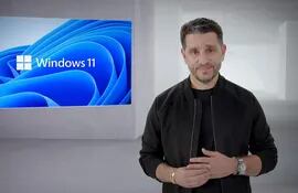 El jefe de Windows, Panos Panay, mostró por primera vez el nuevo Windows 11.