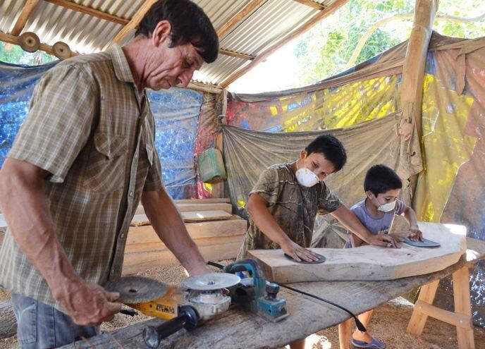 Muebles rústicos y artesanales para la comodidad de la familia - Gaceta