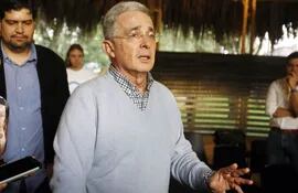 lvaro-uribe-expresidente-de-colombia-bajo-su-gobierno-las-farc-fueron-seriamente-debilitadas-efe-225054000000-1508223.jpg