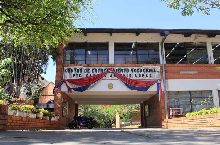 Sede del Colegio y Centro de Entrenamiento Vocacional Pdte. Carlos Antonio López.