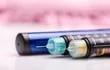 Foto ilustrativa de lápices inyectores de insulina.