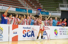 Las "Guerreritas" de la Selección Nacional Femenina U14 de hándbol se coronaron como las mejores del Campeonato Handball SCA Menores - Mendoza 2022.

Foto: Handball SC America - Coscabal