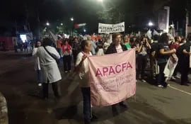 Pacientes con cáncer acompañaron protesta de universitarios contra el  Gobierno y en rechazo de la ley Hambre Cero.