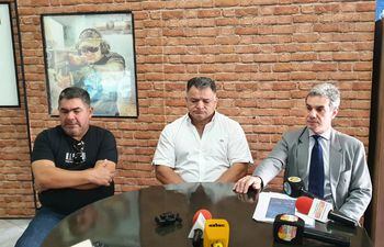 El suboficial superior Arístides Mereles Paredes, el empresario Julio César Espínola Achucarro y el abogado Cever Maidana.