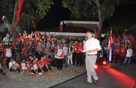 El aspirante a la Intendencia de Asunción Juan Manuel Brunetti en el acto de inauguración de su PC de campaña.