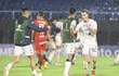 Los jugadores de Nacional celebran el triunfo sobre el Sport Huancayo en el Defensores del Chaco y clasificación a la Fase 2 de la Copa Libertadores.