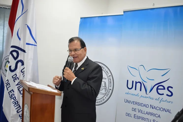 Rector de la Universidad de Villarrica del Espíritu Santo (Unves), Abog. Simón Benítez.
