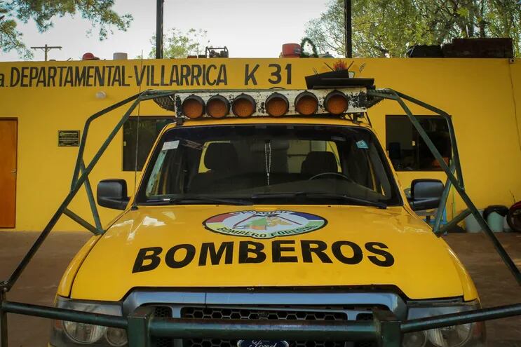 Un vehículo para incendios forestales de los bomberos voluntarios de Villarrica.