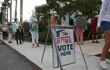 Las filas son largas en los locales de votación de Palm Beach, Florida.