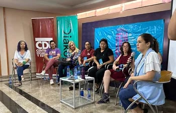 Con el slogan "Presentes y futuros feministas en Paraguay", hoy se inició la jornada con análisis de mujeres de diferentes sectores