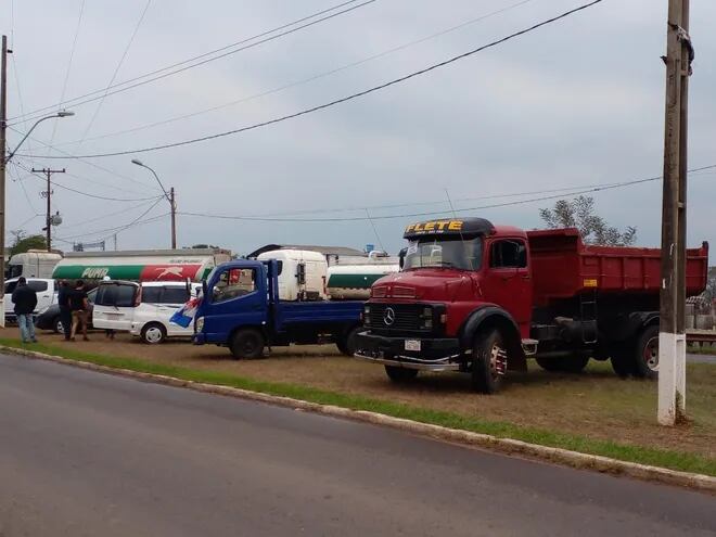 Camioneros en la zona del Cruce Guaica, en Santaní.