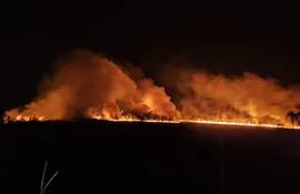 El fuego afectó a varias hectáreas en Caacupé.