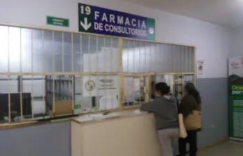Área de farmacia del centro asistencial. Los pacientes denuncian que se ven obligados a comprar los medicamentos más caros.