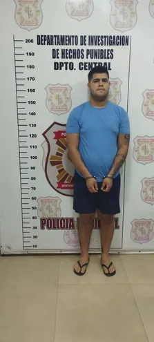 Juan Sebastián Gaona Fernández es el primero de los "barrabrava" del Sportivo Luqueño que fue detenido por la Policía en el marco de los hechos vandálicos acontecido el lunes en Luque.