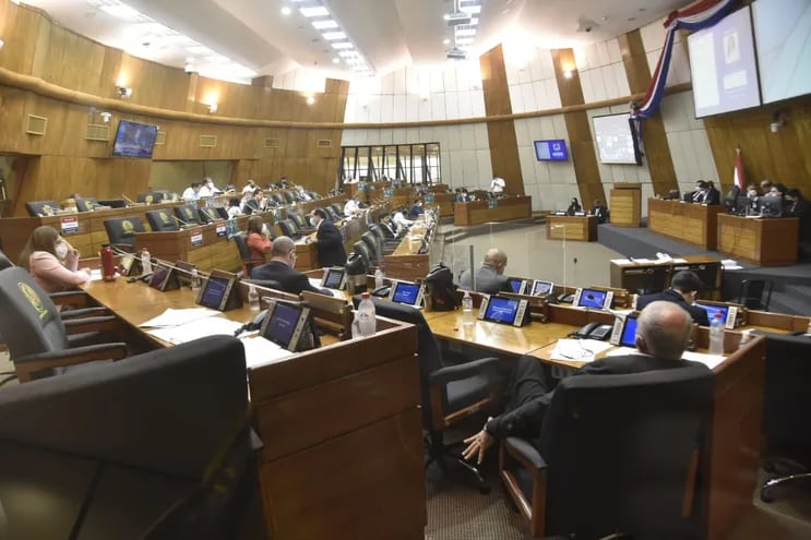 Sesión de la Cámara de Diputados este miércoles en el que se debate el uso de los fondos sociales de las binacionales.