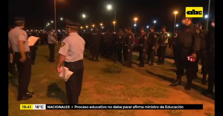 Formación de agentes policiales en Asunción, previo al inicio de los controles.