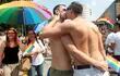 los-gays-ya-se-podran-casar-en-brasil-a-partir-de-ahora-archivo-200655000000-552443.jpg
