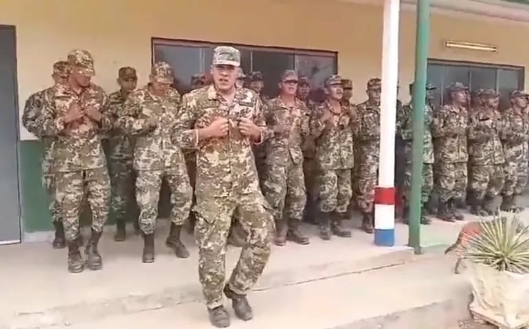Los militares entonaban una canción con un lenguaje "soez y machista" durante su trote.