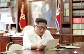 El expresidente de EE.UU., Donald Trump se habría llevada cartas que le envió el líder norcoreano Kim Un Jong, lo cual está prohibido según agentes del Archivo Nacional de EE.UU. (archivo)